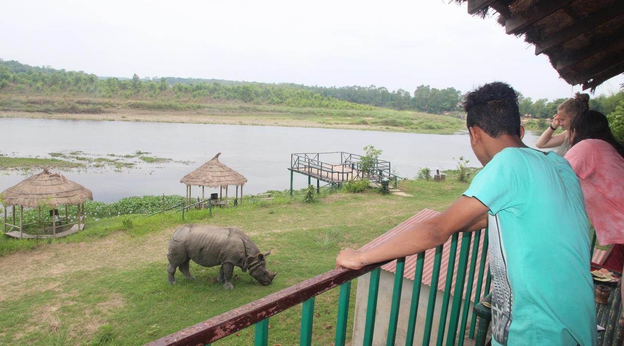 Jungle Sunset Camp Hotel Sauraha Ngoại thất bức ảnh