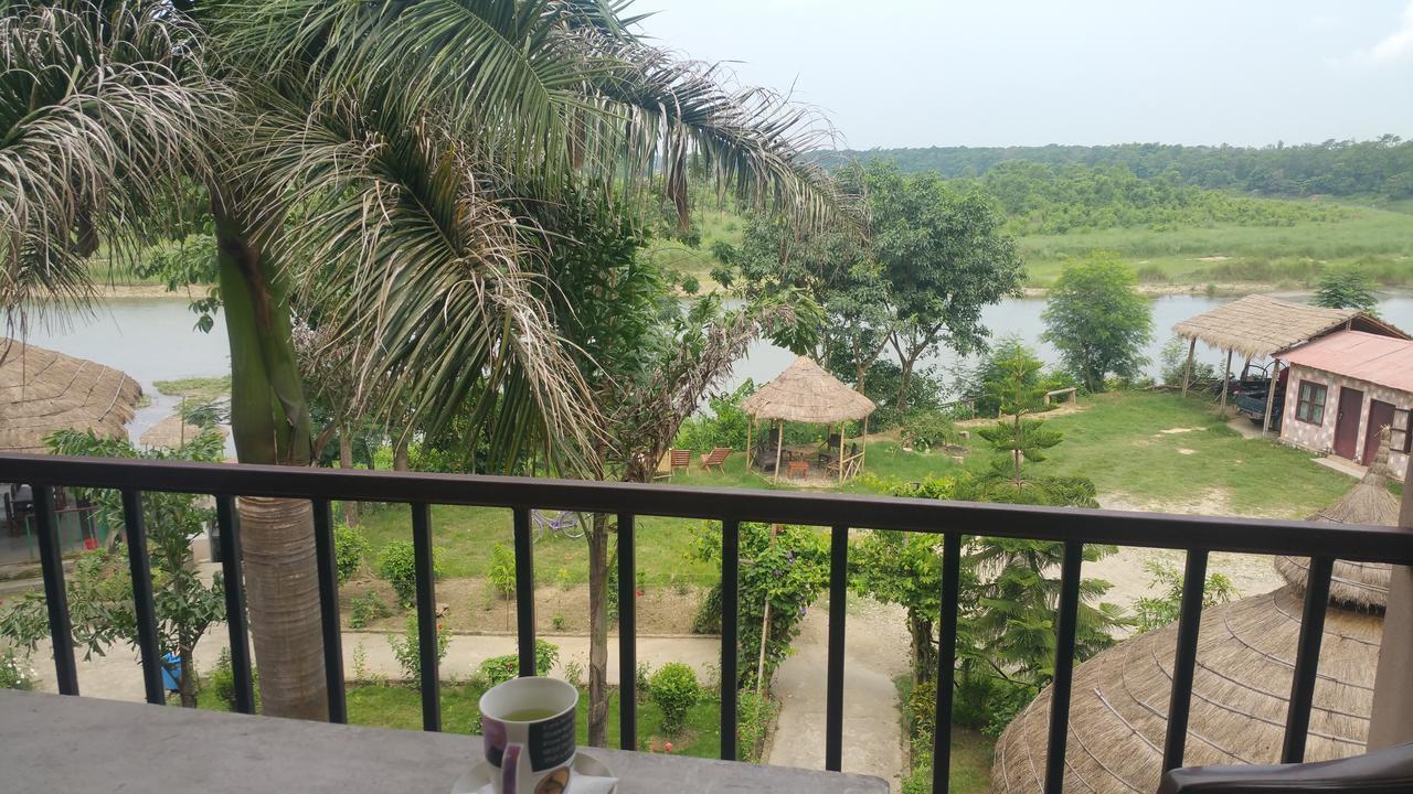 Jungle Sunset Camp Hotel Sauraha Ngoại thất bức ảnh