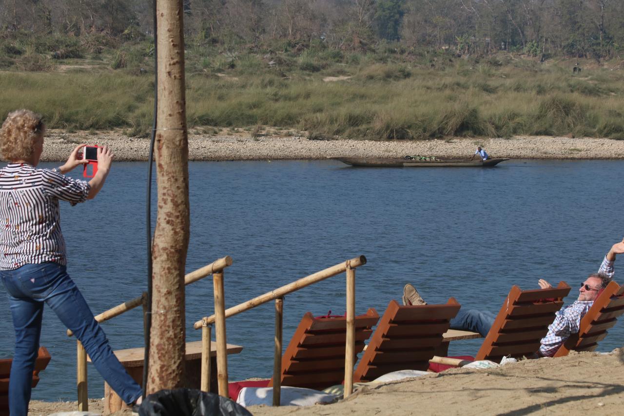 Jungle Sunset Camp Hotel Sauraha Ngoại thất bức ảnh