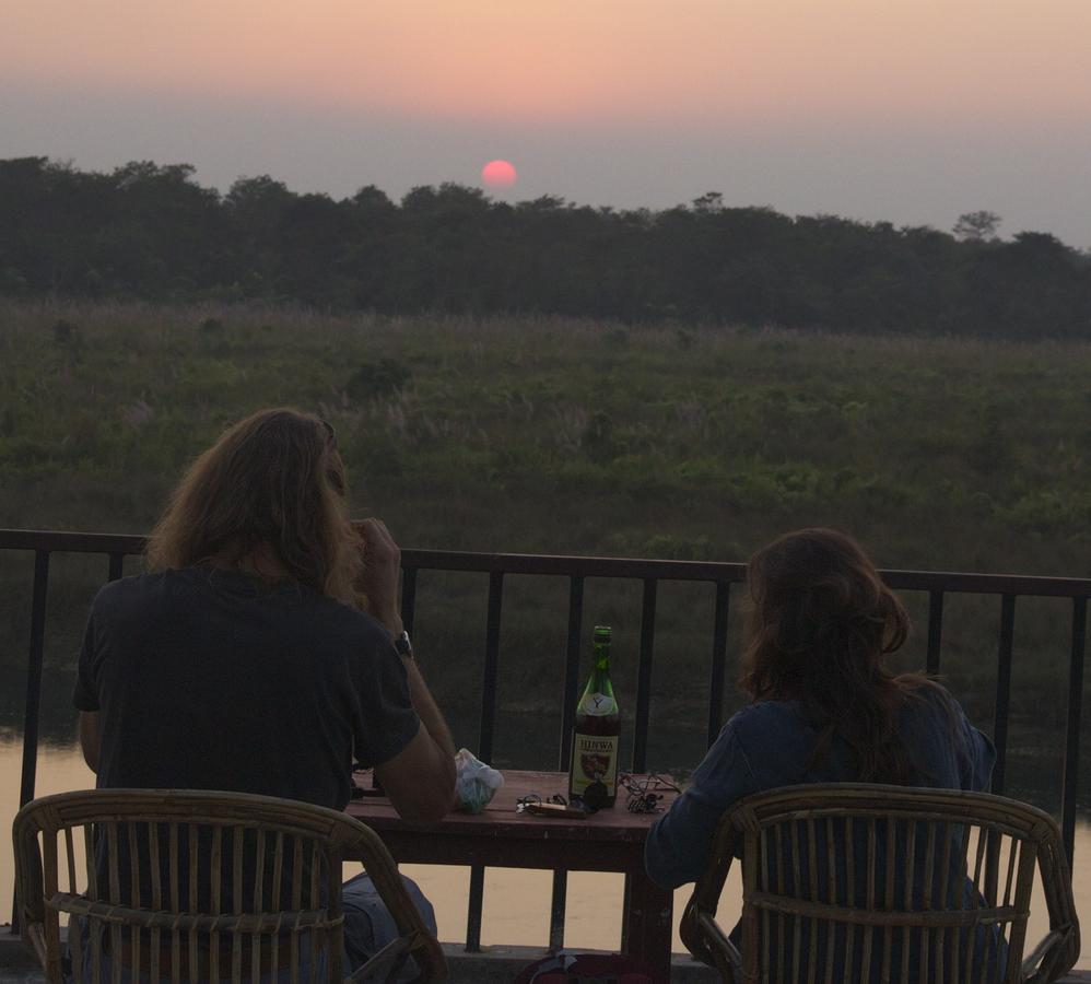 Jungle Sunset Camp Hotel Sauraha Ngoại thất bức ảnh