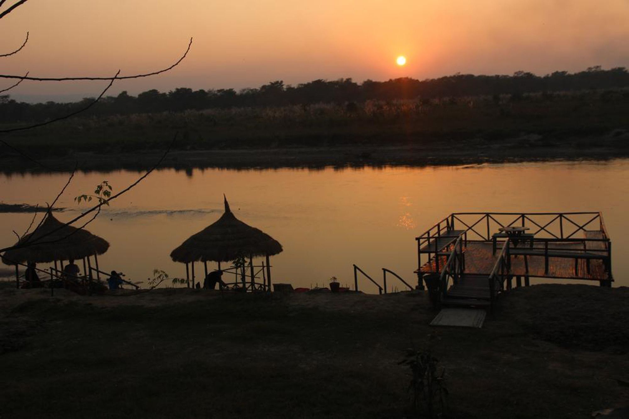 Jungle Sunset Camp Hotel Sauraha Ngoại thất bức ảnh
